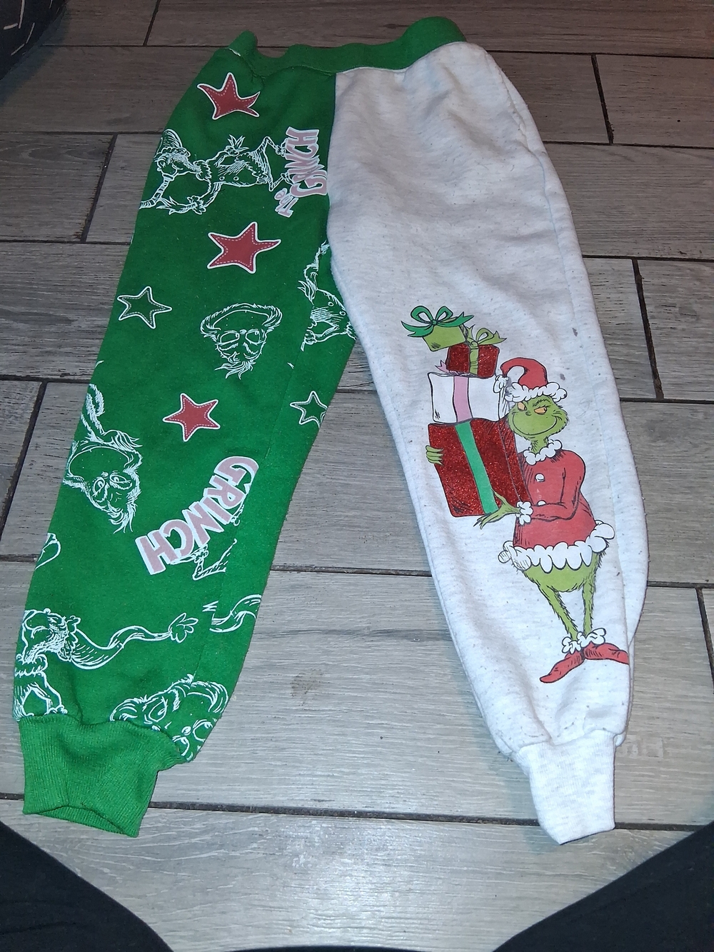 Dr. Seuss Kids Grinch Green and White Holiday Jogger Sweatpants
